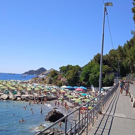 Azzurra Holiday Home - 850 M Al Mare - 75 Mq - Balconata Vivibile - Wi-Fi - Pay Tv Gratis - Posteggio Auto Condominiale Non Assegnato Rapallo Eksteriør billede